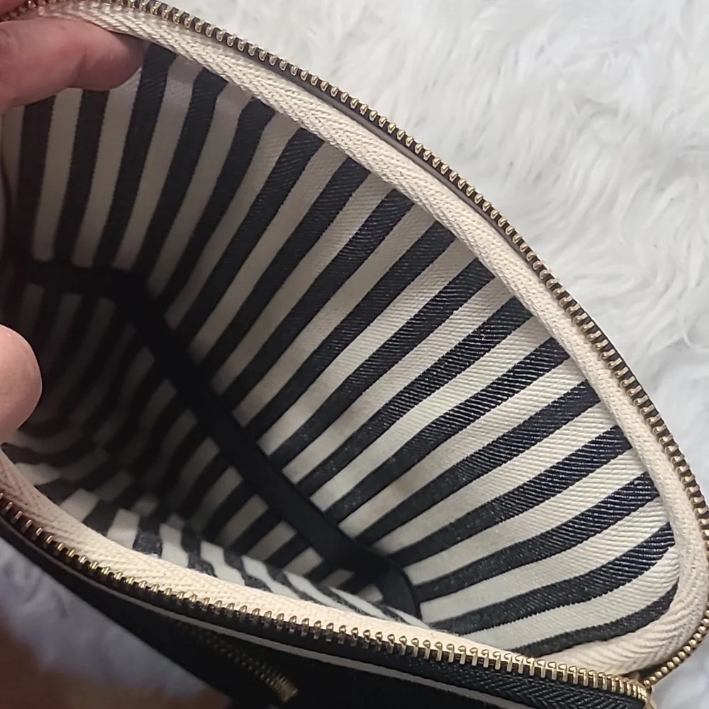 BAG-ALL  TABLE CASE 11